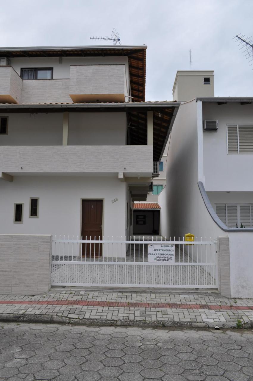 Apartamento Cobertura - 140 Metros Da Praia 봄비나스 외부 사진